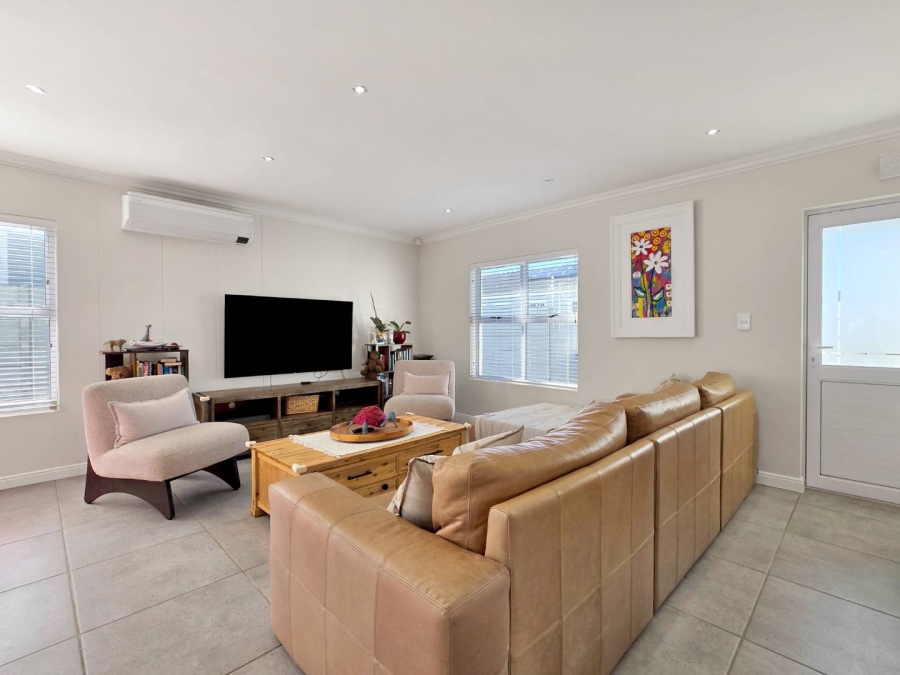 3 Bedroom Property for Sale in Sunningdale Western Cape